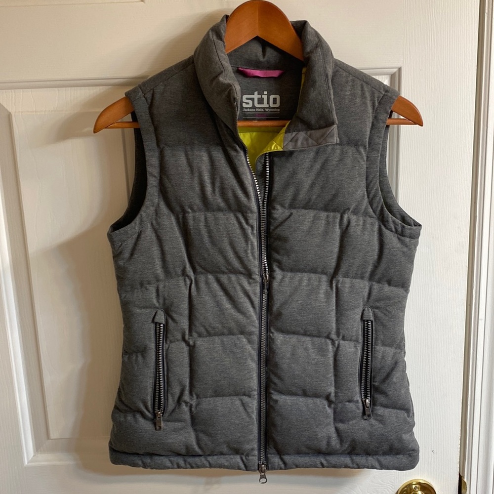 STIO WOMENS SMALL DOWN VEST!